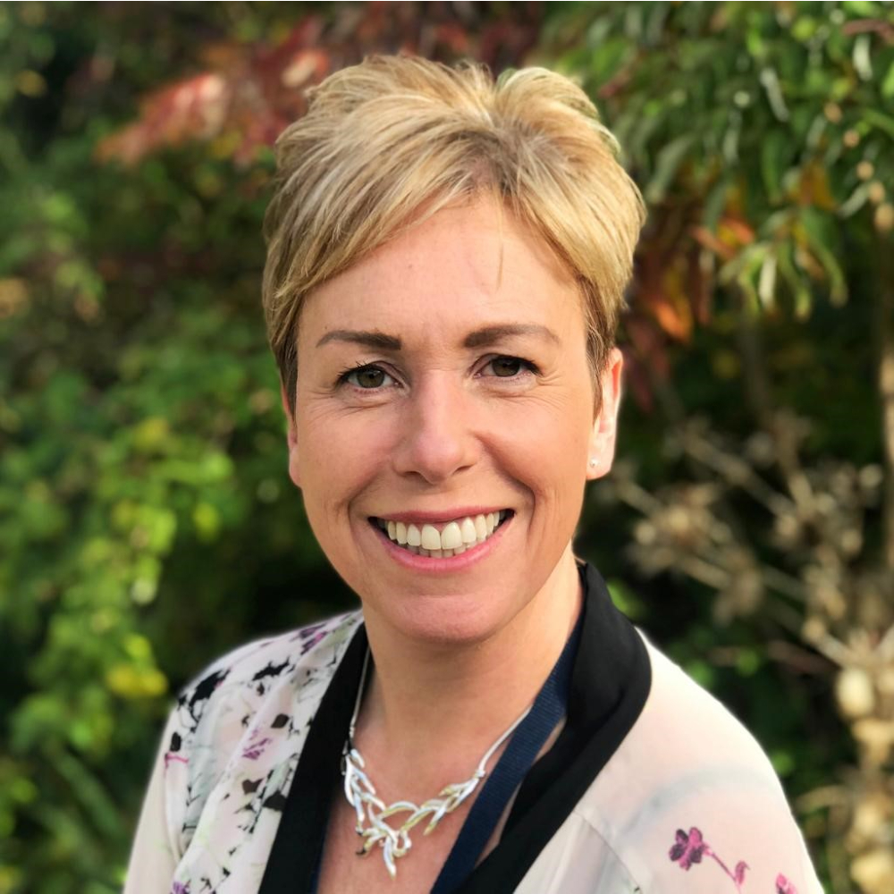  Claire Cross