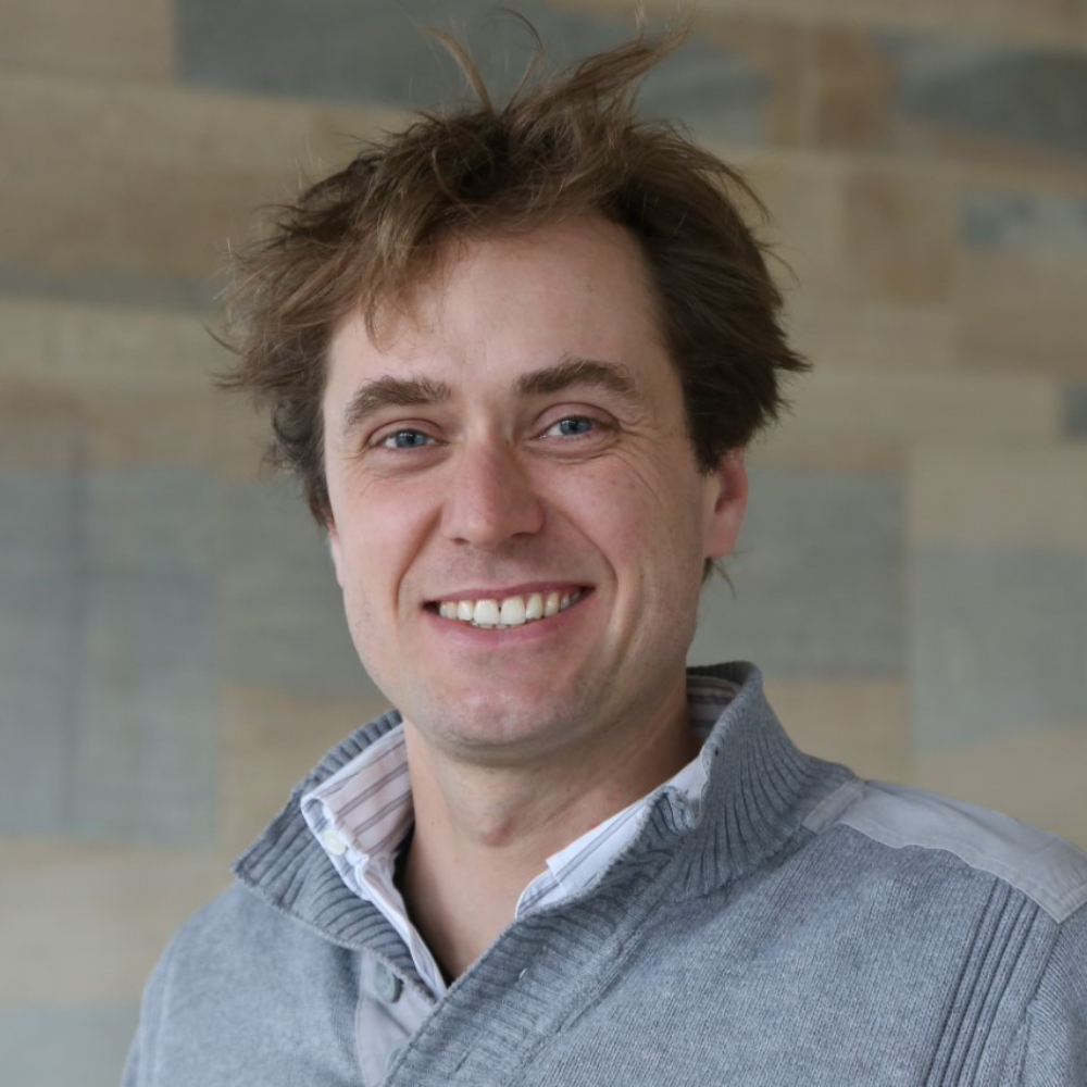 Dr Dominik Duell